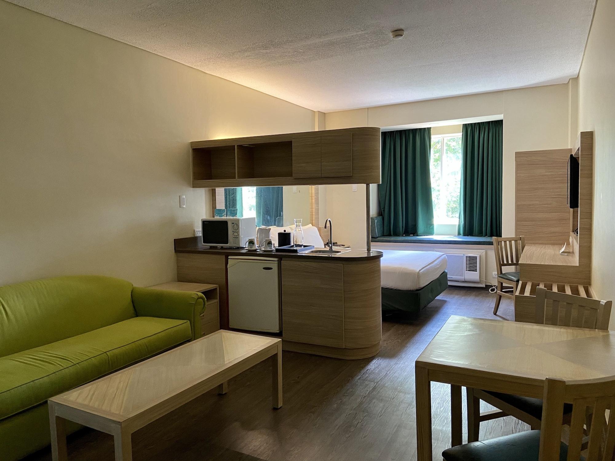 Microtel By Wyndham Tarlac Zewnętrze zdjęcie
