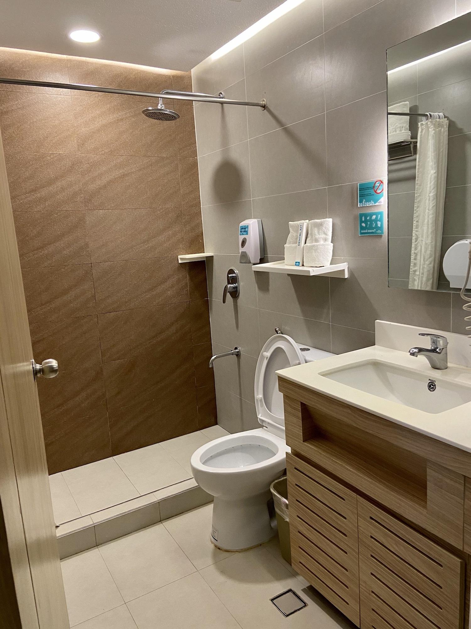 Microtel By Wyndham Tarlac Zewnętrze zdjęcie