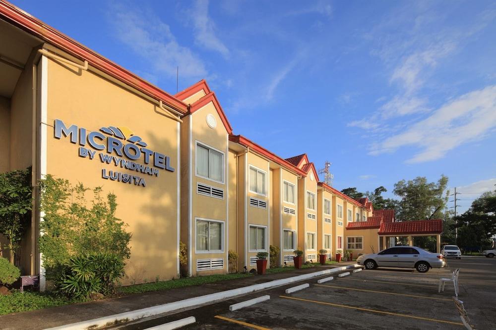 Microtel By Wyndham Tarlac Zewnętrze zdjęcie