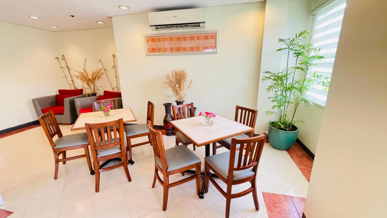 Microtel By Wyndham Tarlac Zewnętrze zdjęcie