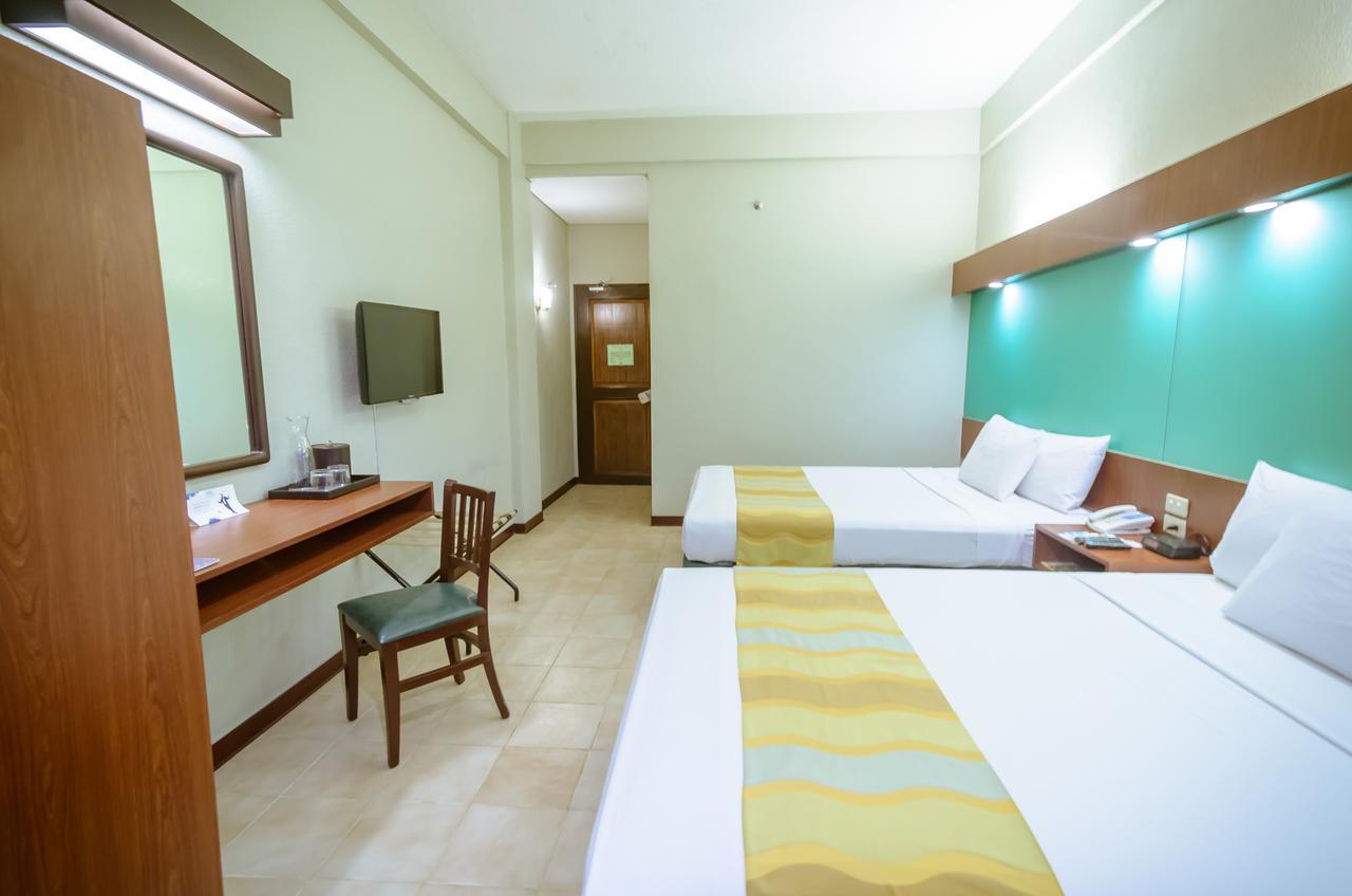 Microtel By Wyndham Tarlac Zewnętrze zdjęcie
