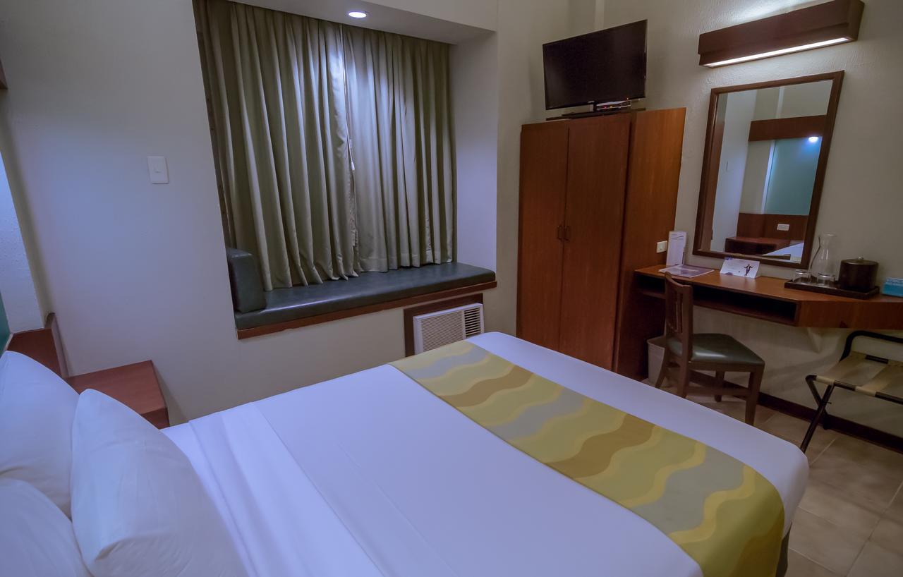 Microtel By Wyndham Tarlac Zewnętrze zdjęcie