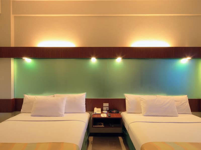 Microtel By Wyndham Tarlac Zewnętrze zdjęcie