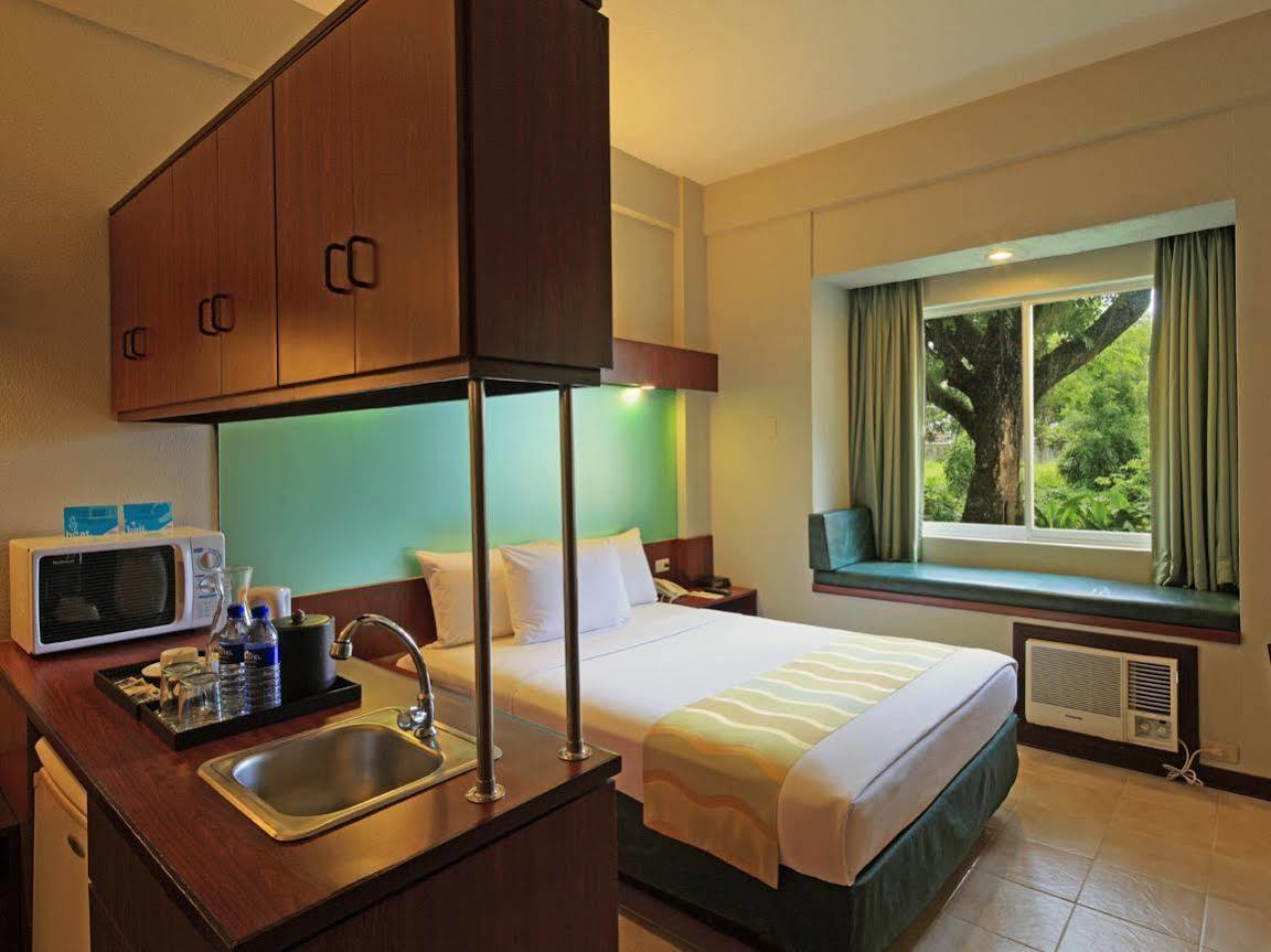Microtel By Wyndham Tarlac Zewnętrze zdjęcie